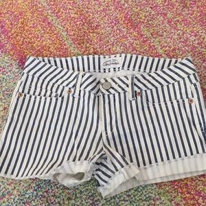 Super cute stripped summer shorts
